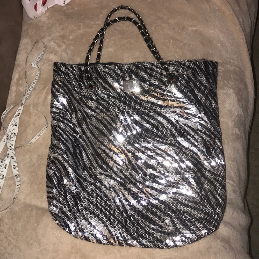 Black/silver tiger 🐅 striped under one sky bag